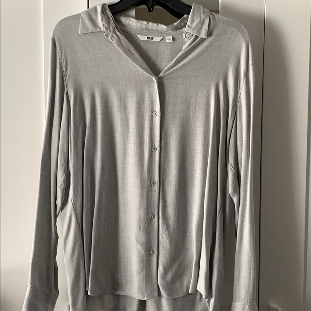 Uniqlo grey button down blouse